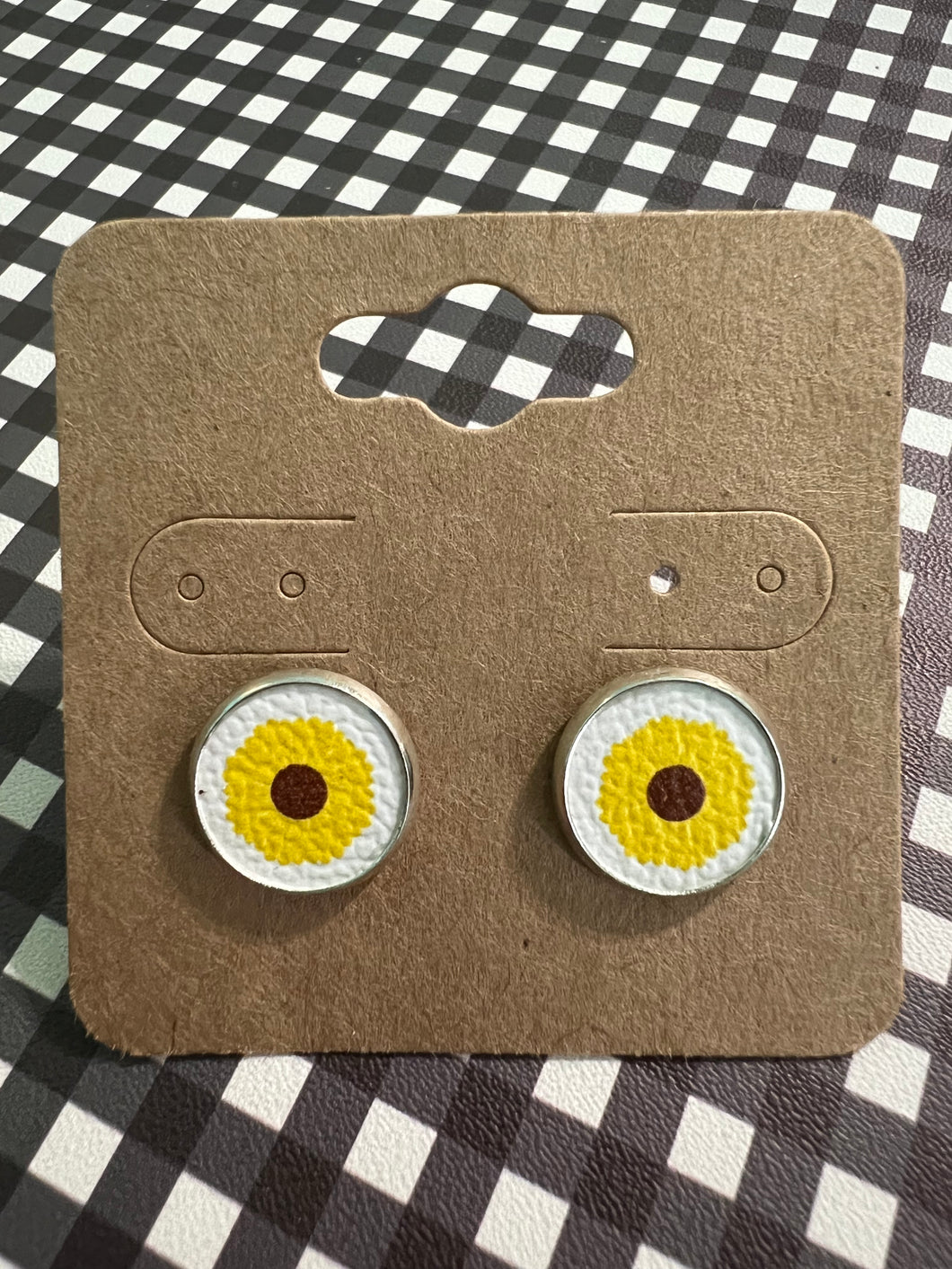 White Daisies Stud Earrings