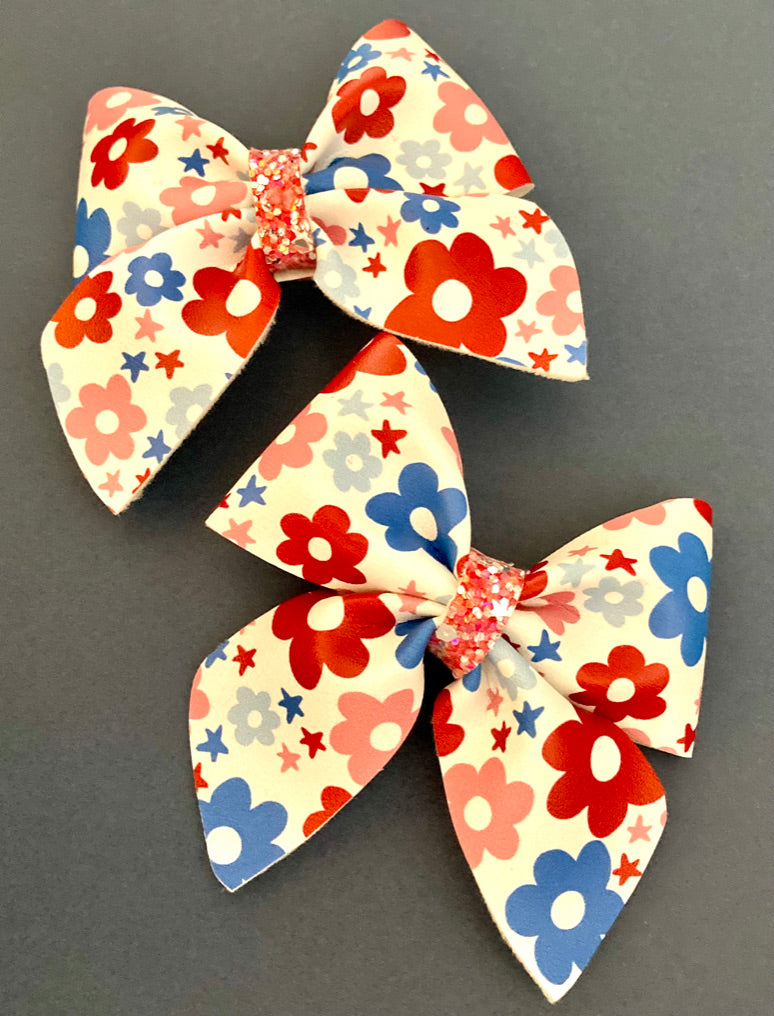 Red, White, and Groovy Bow Set